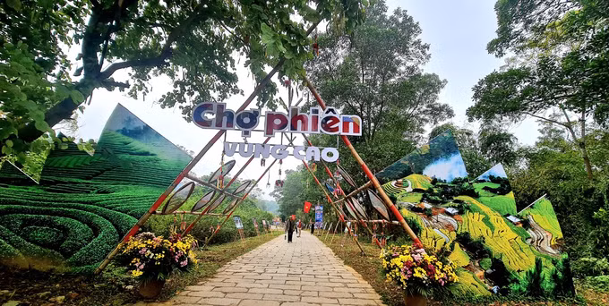 Nhộn nhịp "Chợ phiên vùng cao" đón Tết tại Làng Văn hóa - Du lịch các Dân tộc Việt Nam ảnh 1