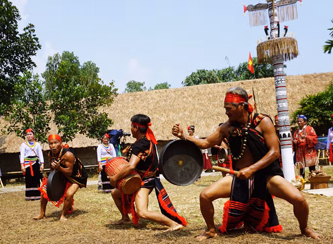 Tái hiện nghi lễ ăn trâu và nghệ thuật đấu chiêng của đồng bào dân tộc Cor ảnh 11