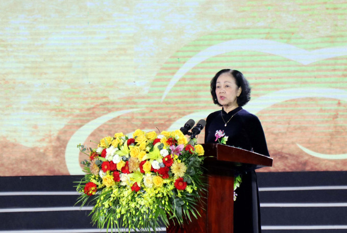 Trưởng Ban Tổ chức Trung ương Trương Thị Mai phát biểu tại buổi lễ. Ảnh: Quân Trang - TTXVN Lễ tưởng niệm 50 năm Ngày hy sinh của 60 liệt sĩ thanh niên xung phong Đại đội 915 ảnh 1