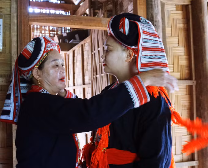 Đặc sắc nghi lễ cưới của đồng bào Dao đỏ ảnh 1