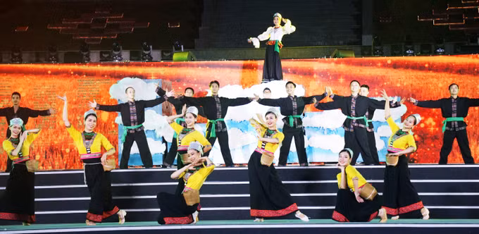 Đặc sắc chương trình nghệ thuật “Hòa Bình - Thanh âm xứ Mường” và Carnival Hòa Bình năm 2022 ảnh 8