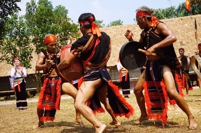 Tái hiện nghi lễ ăn trâu và nghệ thuật đấu chiêng của đồng bào dân tộc Cor ảnh 14