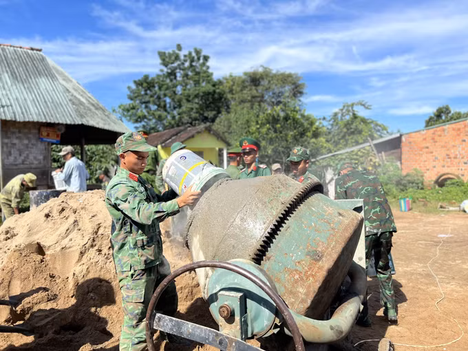 Kon Tum ra quân chiến dịch tình nguyện “Hành quân xanh” ảnh 3