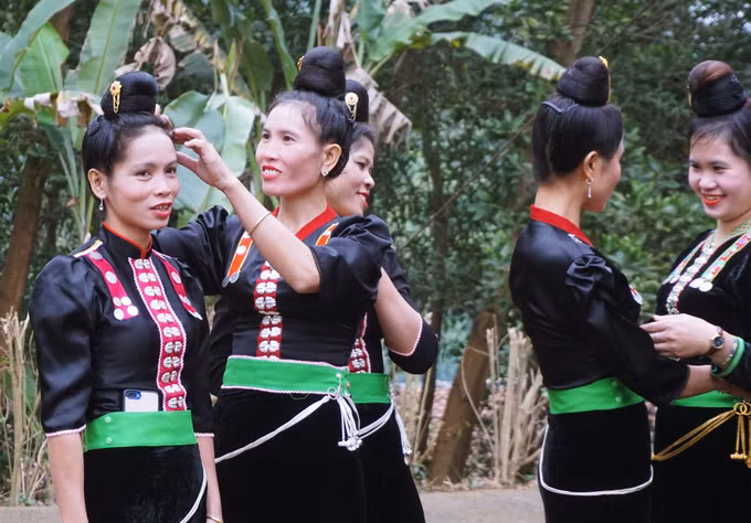 Tái hiện lễ Tạ ơn (Pang Phoóng) của dân tộc Kháng ảnh 1