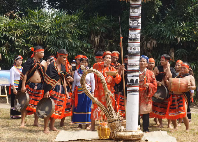 Tái hiện nghi lễ ăn trâu và nghệ thuật đấu chiêng của đồng bào dân tộc Cor ảnh 4