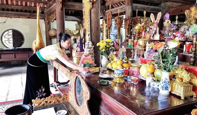 Người dân tới thăm Đền thờ vua Lê Lợi ở xã Lê Lợi, huyện Nậm Nhùn (Lai Châu) ngày đầu năm với mong muốn cầu cho năm mới sức khỏe dồi dào, vạn sự an khang. Ảnh: Nguyễn Oanh - TTXVN Đền thờ vua Lê Lợi - điểm đến hấp dẫn du khách ngày xuân ảnh 4