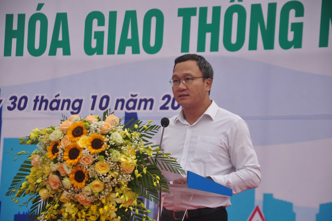 Phó Chủ tịch chuyên trách Ủy ban An toàn giao thông Quốc gia Khuất Việt Hùng phát biểu tại Ngày hội “Thanh niên với văn hóa giao thông”. Ảnh: Việt Dũng - TTXVN Yên Bái: Thanh niên đi đầu trong tuyên truyền xây dựng văn hóa giao thông ảnh 1