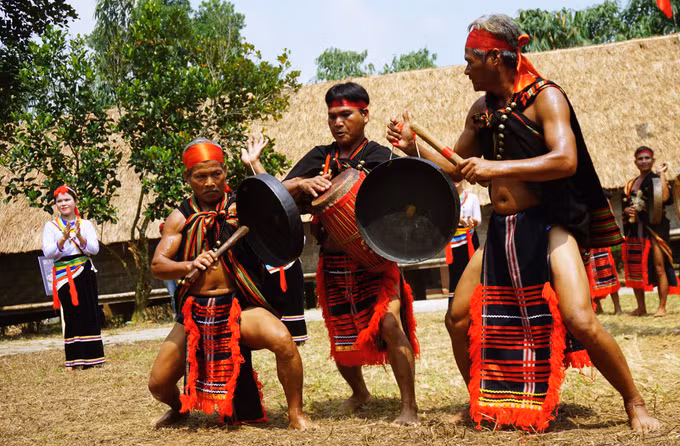 Tái hiện nghi lễ ăn trâu và nghệ thuật đấu chiêng của đồng bào dân tộc Cor ảnh 13