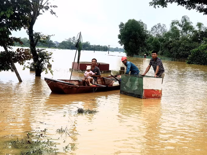 Sớm ổn định cuộc sống người dân bị thiệt hại do mưa lớn tại Nghệ An ảnh 1