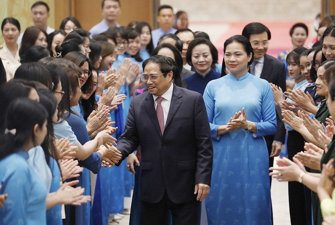 Thủ tướng Phạm Minh Chính với các đại biểu dự hội nghị. Ảnh: Dương Giang-TTXVN Thủ tướng Chính phủ Phạm Minh Chính đối thoại với phụ nữ ảnh 3