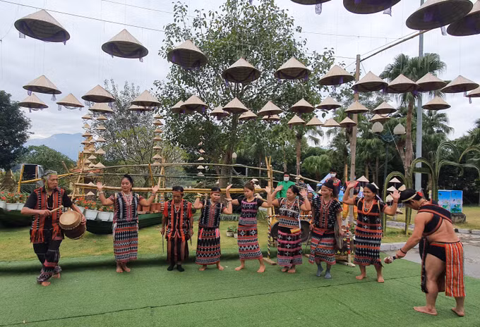 Hoạt động tháng 2 với chủ đề “Sắc Xuân trên mọi miền Tổ quốc” tại Làng Văn hóa - Du lịch các dân tộc Việt Nam ảnh 2