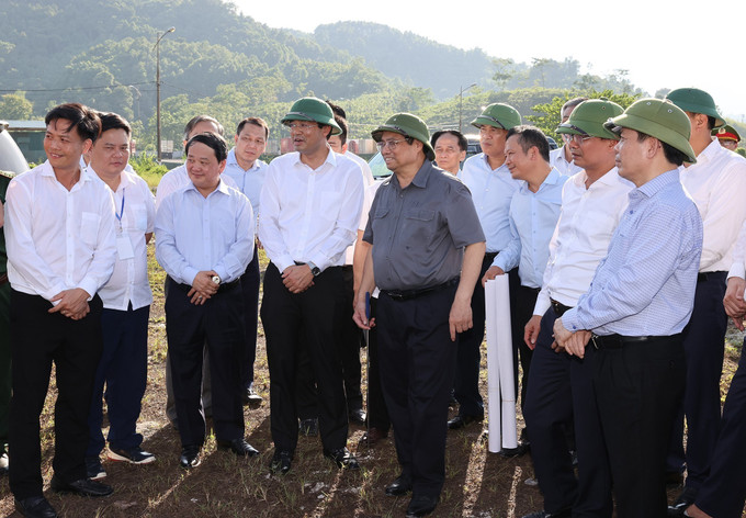 Thủ tướng Phạm Minh Chính khảo sát quy hoạch xây dựng khu công viên cảnh quan, văn hóa du lịch Kim Thành, TP Lào Cai. Ảnh: Dương Giang - TTXVN Thủ tướng Phạm Minh Chính khảo sát các công trình, dự án trọng điểm tại tỉnh Lào Cai ảnh 3