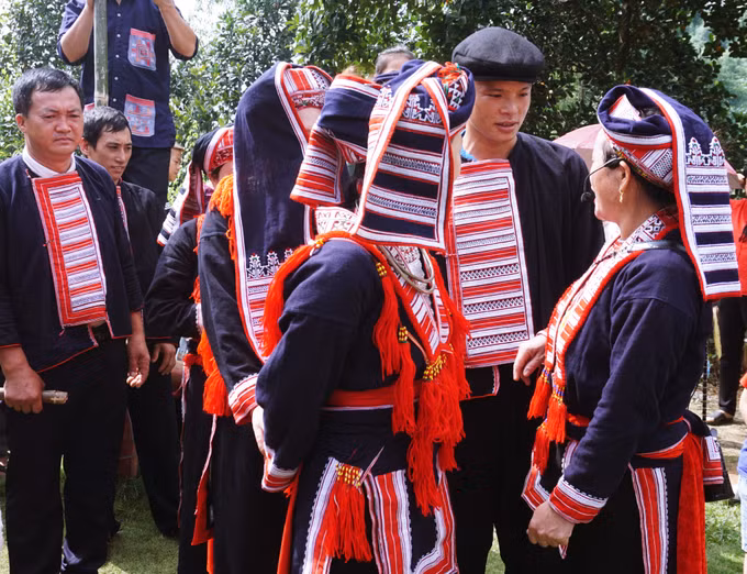 Đặc sắc nghi lễ cưới của đồng bào Dao đỏ ảnh 7