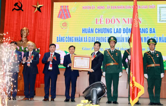 Xã đầu tiên của Nam Định đạt chuẩn nông thôn mới kiểu mẫu ảnh 1