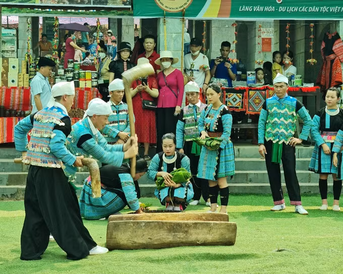 Sắc màu chợ phiên vùng cao "Sơn La điểm hẹn” tại Làng Văn hóa - Du lịch các dân tộc Việt Nam ảnh 11