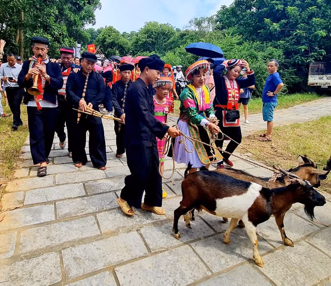 Nhộn nhịp Chợ phiên vùng cao “Sắc màu xứ Tuyên” tại Làng Văn hóa – Du lịch các dân tộc Việt Nam ảnh 2