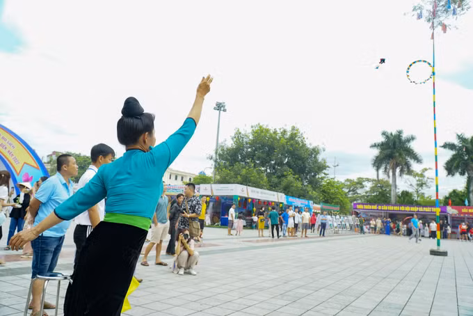 Ngày hội giao lưu văn hóa, thể thao và du lịch vùng biên giới Việt Nam - Lào lần thứ III năm 2022 ảnh 3