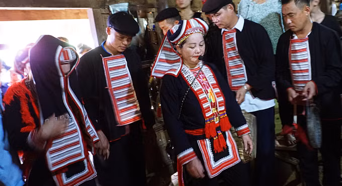 Đặc sắc nghi lễ cưới của đồng bào Dao đỏ ảnh 9