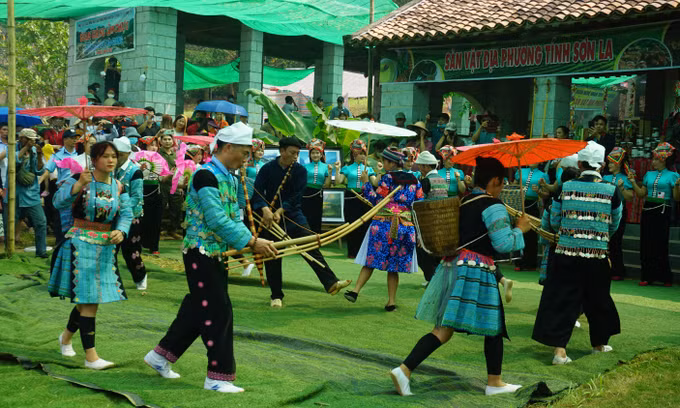 Sắc màu chợ phiên vùng cao "Sơn La điểm hẹn” tại Làng Văn hóa - Du lịch các dân tộc Việt Nam ảnh 1