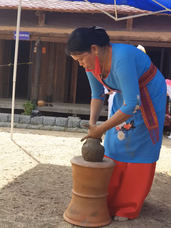 Các hoạt động tháng 11 với chủ đề “Đại đoàn kết - Cội nguồn dân tộc” tại Làng Văn hóa - Du lịch các dân tộc Việt Nam ảnh 2
