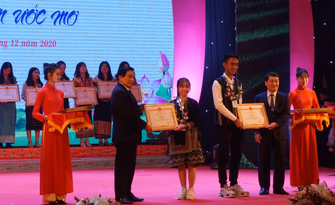 Lễ tuyên dương 145 học sinh, sinh viên, thanh niên dân tộc thiểu số tiêu biểu năm 2020 ảnh 4