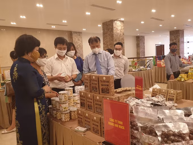 Tổng kết chương trình phát triển thương mại miền núi, vùng sâu, vùng xa và hải đảo giai đoạn 2015 - 2020 ảnh 4