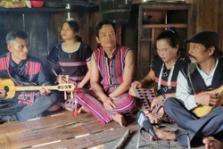 Giữ hồn văn hóa giữa đại ngàn Trường Sơn