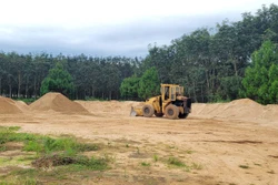Gia Lai xuất hiện hàng loạt điểm tập kết vật liệu xây dựng tự phát, quy mô lớn
