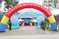 Phó Thủ tướng Thường trực Chính phủ Nguyễn Hòa Bình dự Lễ khởi công trường học vùng biên ở Hà Tĩnh