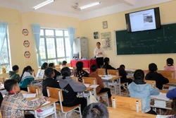 Tiếp sức cho học sinh vùng cao Quảng Ngãi đến trường