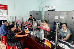 Người dân xã biên giới hưởng lợi nhờ chính quyền địa phương hai cấp