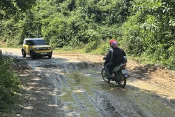Phú Thọ: Nguy cơ tai nạn từ tuyến đường huyết mạch Văn Miếu - Khả Cửu