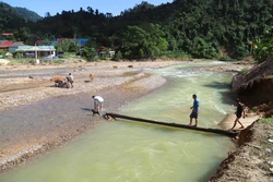 Cuộc sống khó khăn của người dân bản Na Ngân do bị cô lập giữa đại ngàn Pù Huống