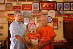 Công an thành phố Cần Thơ thăm, chúc mừng Lễ Sene Dolta năm 2025