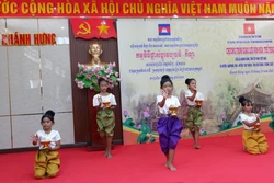 Giao lưu đoàn kết dân cư khu vực biên giới Việt Nam - Campuchia