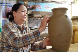 Cơ hội bứt phá cho nghề gốm Mỹ Thiện tuổi đời hơn 200 năm phát triển bền vững