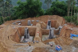 Dự án đường dây 500kV Lào Cai - Vĩnh Yên: Bám tiến độ giữa mưa rừng, núi đá