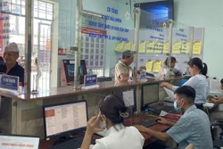Nỗ lực đảm bảo thông suốt dịch vụ công cho người dân vùng cao Khánh Vĩnh