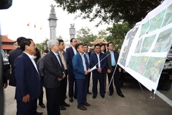 Tập trung tăng trưởng kinh tế và đảm bảo đời sống nhân dân