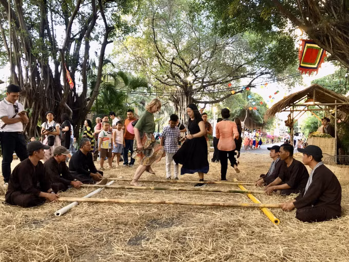potal-hon-600-mon-an-vung-mien-hoi-tu-tai-le-hoi-van-hoa-am-thuc-mon-ngon-saigontourist-group-2025-7938286.jpg