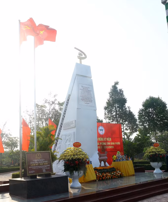 potal-chu-tich-nuoc-luong-cuong-dang-huong-tai-khu-di-tich-lich-su-quoc-gia-phu-rieng-do-7928457.jpg