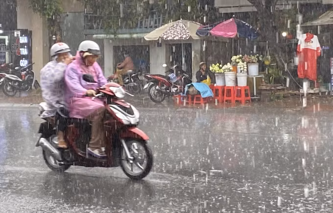 potal-an-giang-lien-tiep-xuat-hien-mua-trai-mua-do-anh-huong-ap-thap-7867112.jpg