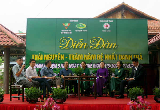 Các đại biểu thảo luận tại diễn đàn. Các đại biểu thảo luận tại diễn đàn.