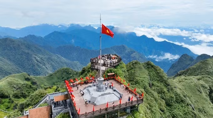 potal-le-thuong-co-tren-dinh-fansipan-chao-mung-quoc-khanh-29-7568879-1.jpg
