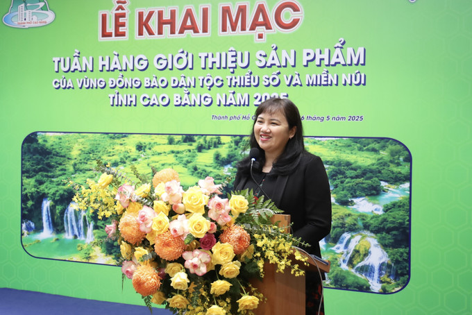 Bà Cao Thị Phi Vân, Phó Giám đốc ITPC phát biểu tại lễ khai mạc. Ảnh: Xuân Anh - TTXVN potal-khai-mac-tuan-hang-gioi-thieu-san-pham-cua-tinh-cao-bang-tai-thanh-pho-ho-chi-minh-8036064.jpg