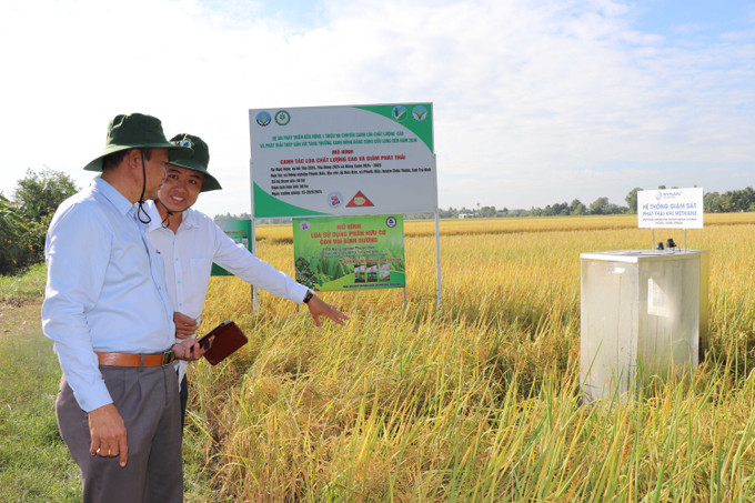 Hệ thống giám sát phát thải khí methane tự động trong sản xuất lúa chất lượng cao, phát thải thấp của HTX nông nghiệp Phước Hảo (Châu Thành, Trà Vinh). Hệ thống giám sát phát thải khí methane tự động trong sản xuất lúa chất lượng cao, phát thải thấp của HTX nông nghiệp Phước Hảo (Châu Thành, Trà Vinh).
