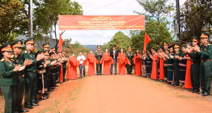 potal-cong-trinh-sao-sang-buon-lang-thap-sang-vung-bien-tai-gia-lai-7776949.jpg
