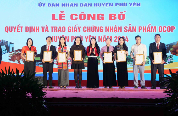 potal-son-la-cong-bo-nghi-quyet-ve-thanh-lap-thi-tran-quang-huy-7769599.jpg