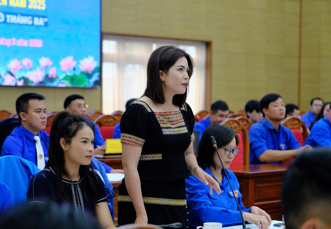 Bạn Ka Sôi (thanh niên xã Đinh Trang Hòa, huyện Di Linh) phát biểu tại hội nghị. Ảnh: Nguyễn Dũng – TTXVN potal-chu-tich-ubnd-tinh-lam-dong-doi-thoai-voi-thanh-nien-7945491.jpg