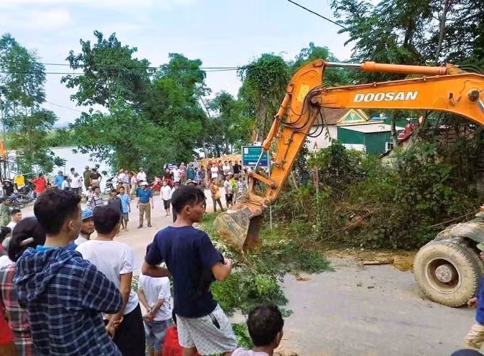 potal-nghe-an-ba-nguoi-dan-ong-tu-vong-do-dat-da-vui-lap-khi-nao-vet-duoi-day-gieng-cu-7960313.jpg